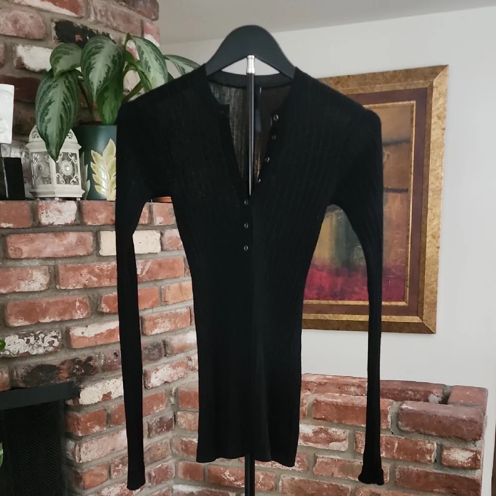 SKIMS Black Ribbed Long Sleeve Henley Top - Picture 2 of 14